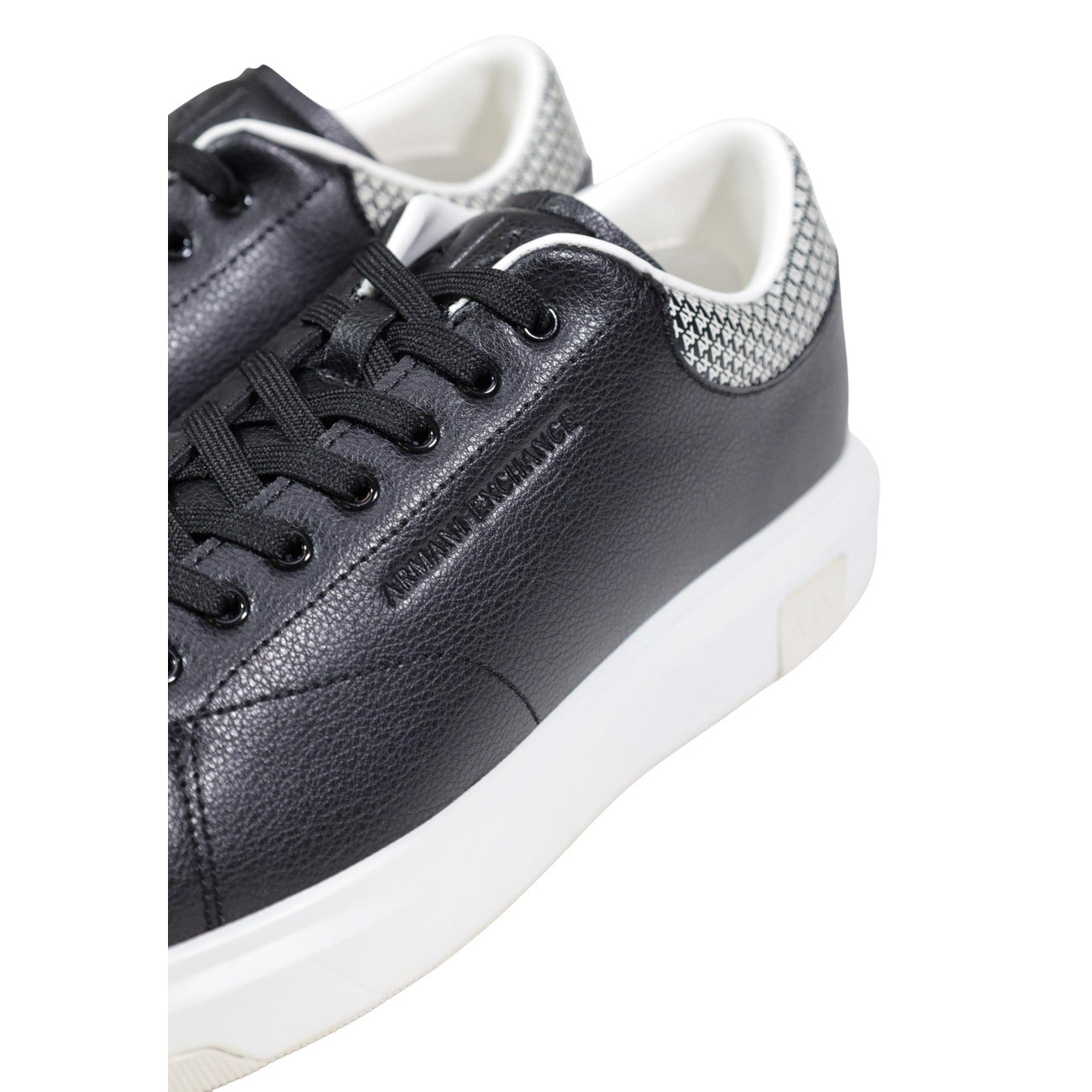 Armani Exchange Homme Baskets